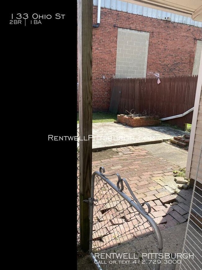 Building Photo - 2 bedroom row single in Mckeesrocks