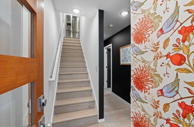 Foto del edificio - 5915 B California Ave SW-