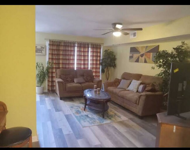 Foto del edificio - 2832 Shell Bark Rd