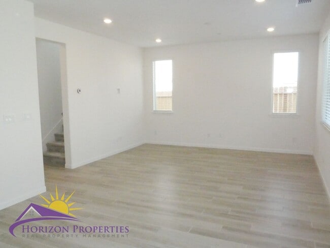 Foto del edificio - Modern Two-story 3 Bed 2.5 Bath 1,638 sqft...