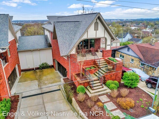 Building Photo - 4 br, 3.5 bath House - 2110 B Eastwood Ave