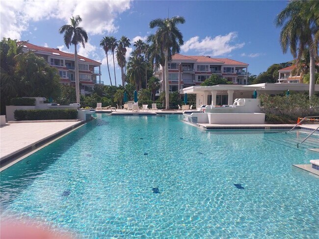 Foto del edificio - 370 Gulf of Mexico Dr