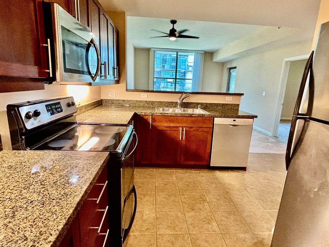 Primary Photo - Beautiful Condo Adjacent to Petco Park - P...