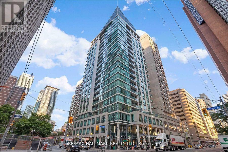 Photo principale - 1121-1121 Bay St.
