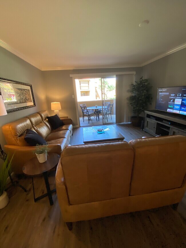 Extra large screen cable TV - 8256 E Arabian Trl Apartment