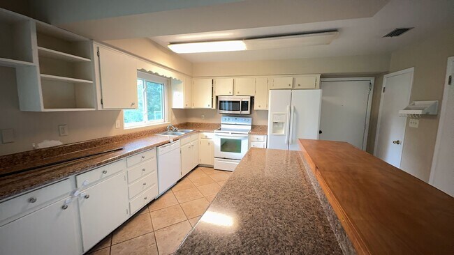 Foto del edificio - 3330 NW 27th Ave
