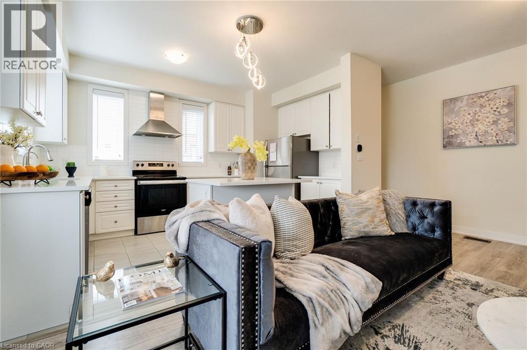 Photo principale - 590 N Service Rd