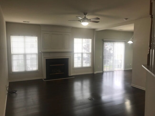 Building Photo - 8829 Ormeau Dr