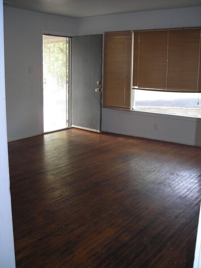 Building Photo - 3471 Stauss Ave