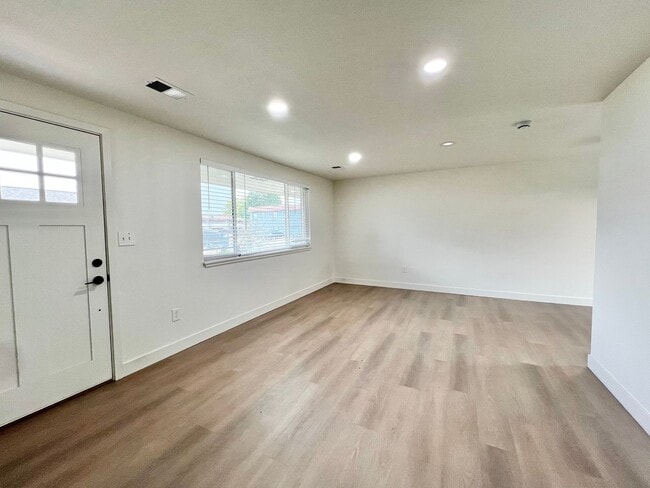 Building Photo - 1640 Cheyenne Ave
