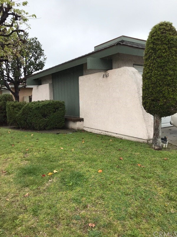 Building Photo - 8565 Lampson Ave