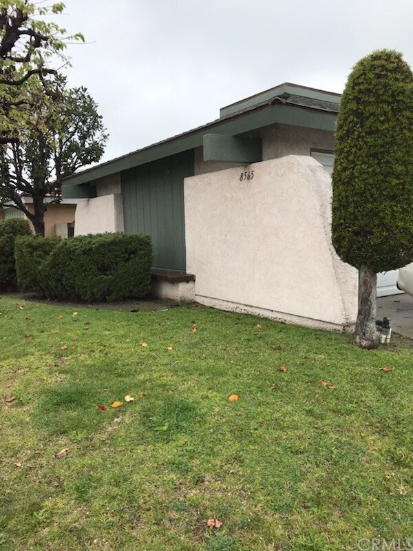 Foto del edificio - 8565 Lampson Ave