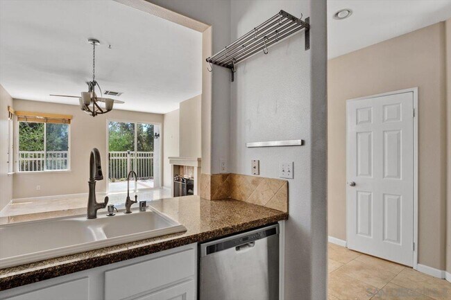 Foto del edificio - 9456 Compass Point Dr S