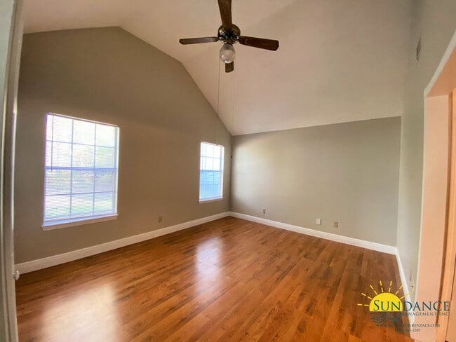Building Photo - Beautiful 3 Bedroom Home in Willow Bend