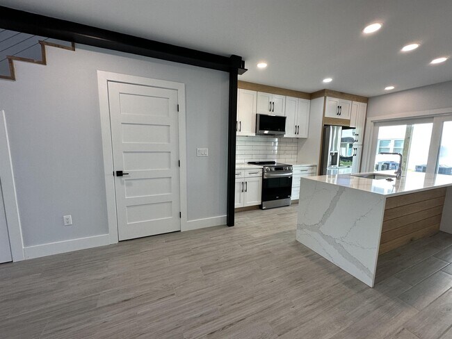 Building Photo - 265 Sailfish Dr E