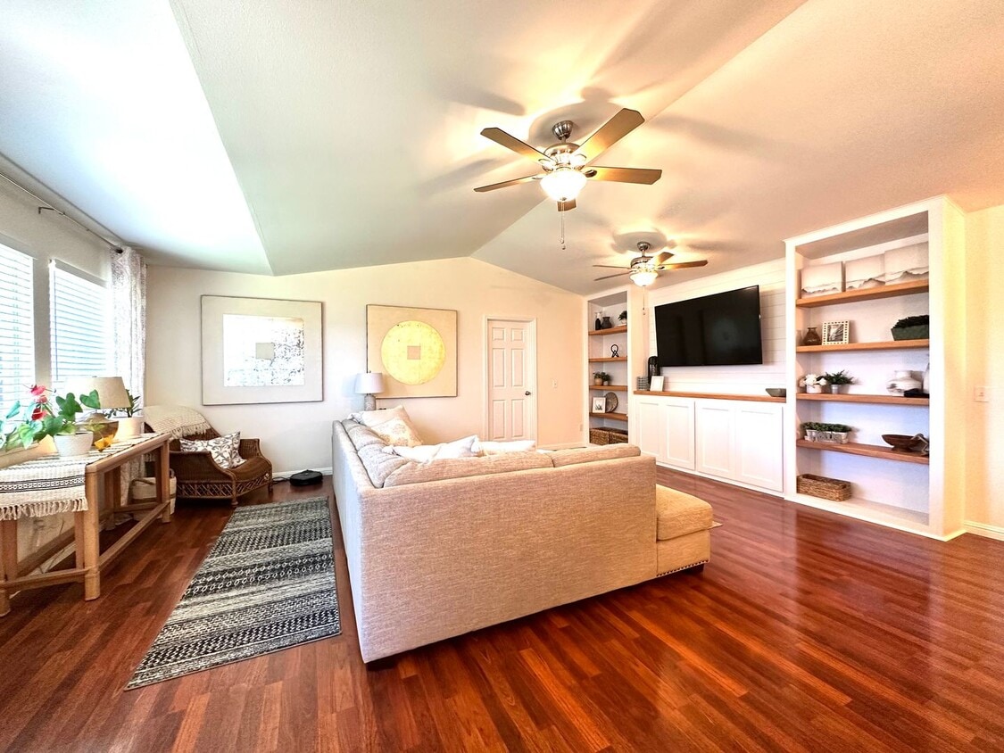 Primary Photo - Spacious Kahului Home