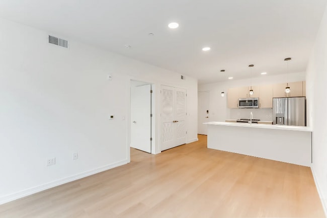 Photo - 1833 Hope St Apartment