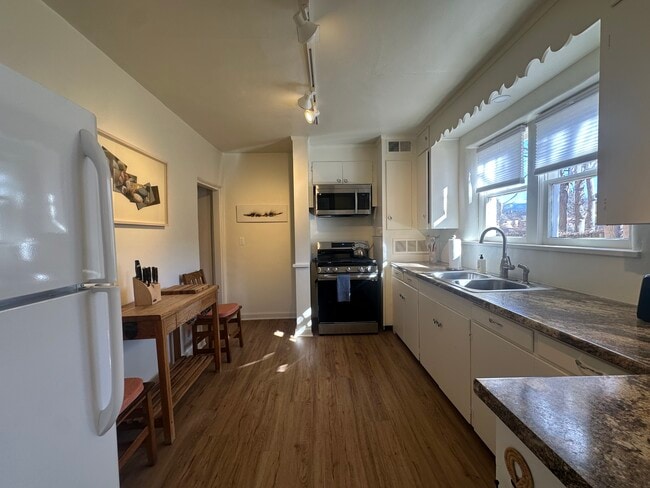 Building Photo - 419 Orchard Dr