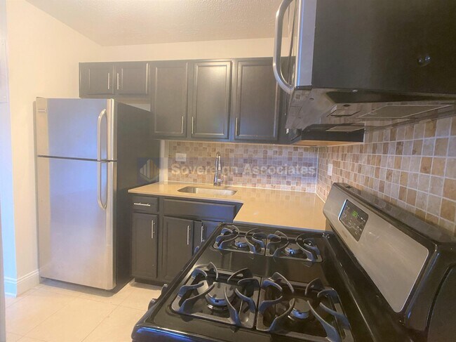 Foto del edificio - 3333 Broadway