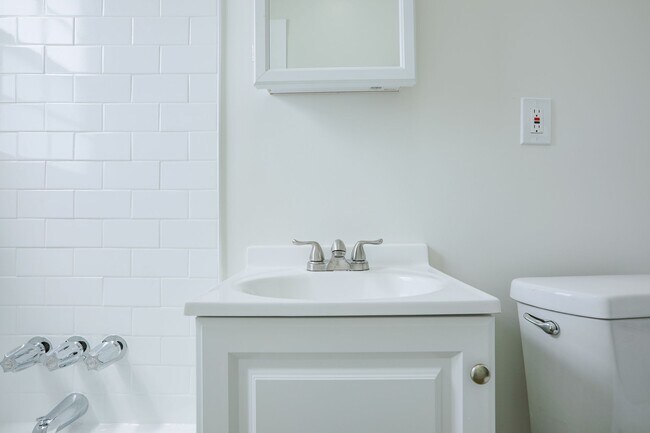 Foto del edificio - Bright & Inviting 1-Bedroom Apartment