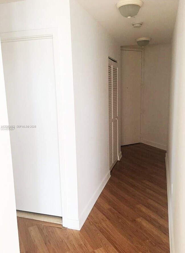 Foto del edificio - 79 SW 12th St