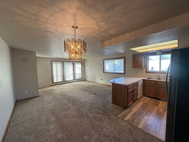 Foto del edificio - 1415-1417 E Beech St.