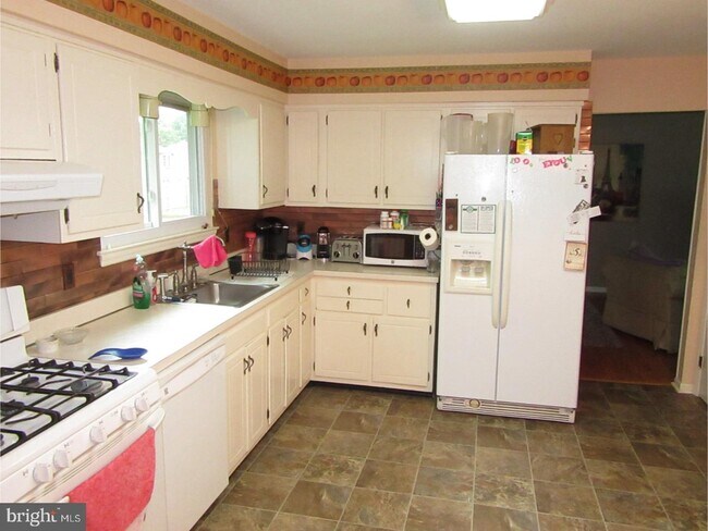 Building Photo - 515 Hemingway Dr