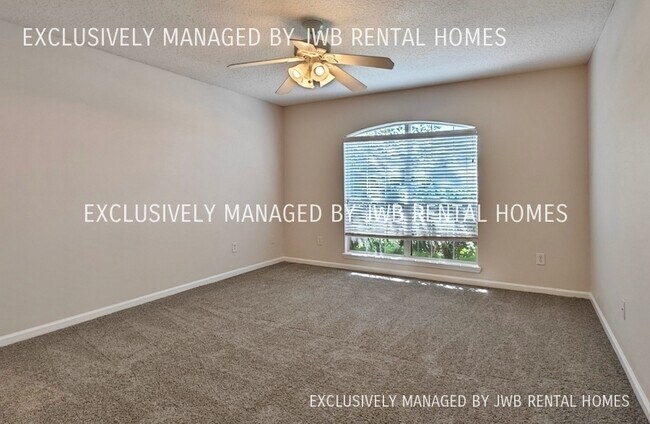 Foto del edificio - 829 Oak Arbor Cir