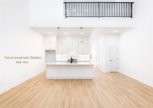 Building Photo - 5906 S Bellview Rd