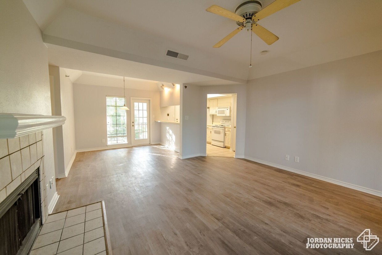 Living room - 3105 San Jacinto St