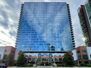 Building Photo - 1000 S Clark St