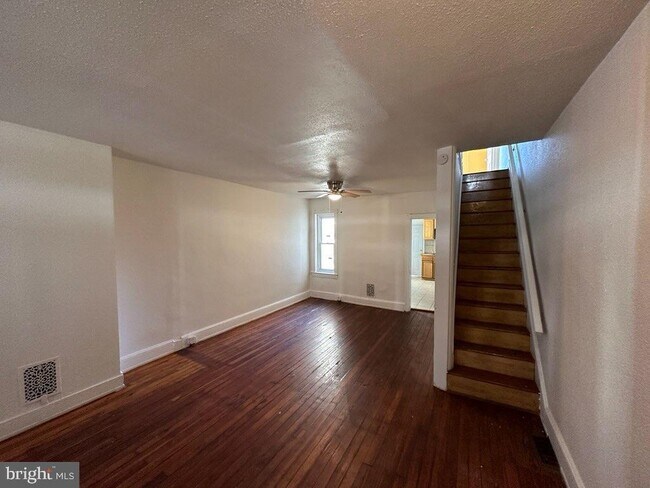 Building Photo - 102 E Ashmead St