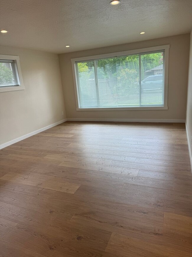 Building Photo - Completely remodeled, beautifully updated, available now, 3 bedroom, 1.5 bath home in desirable n...