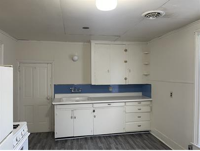 Building Photo - 307 W Elm St