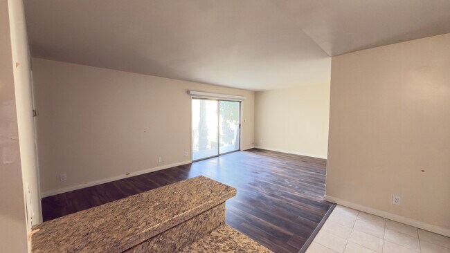 Foto del edificio - 13820 Victory Blvd