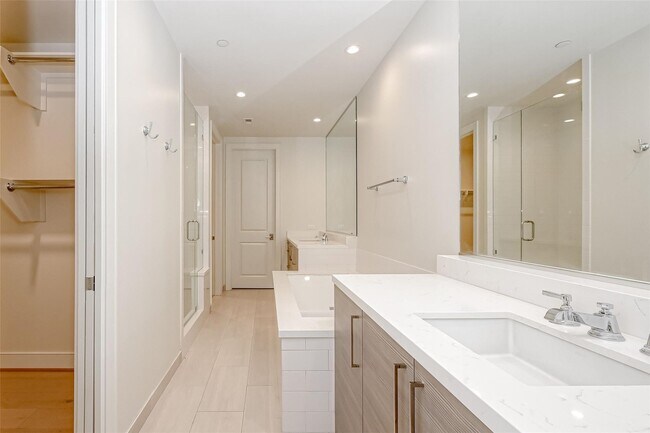 Building Photo - 2047 Westcreek Ln Ln