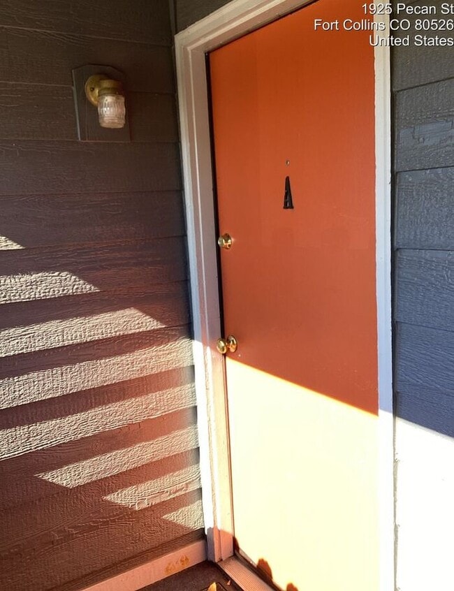 Building Photo - Recently Upgraded 2 Bedroom Apt Near Horsetooth!