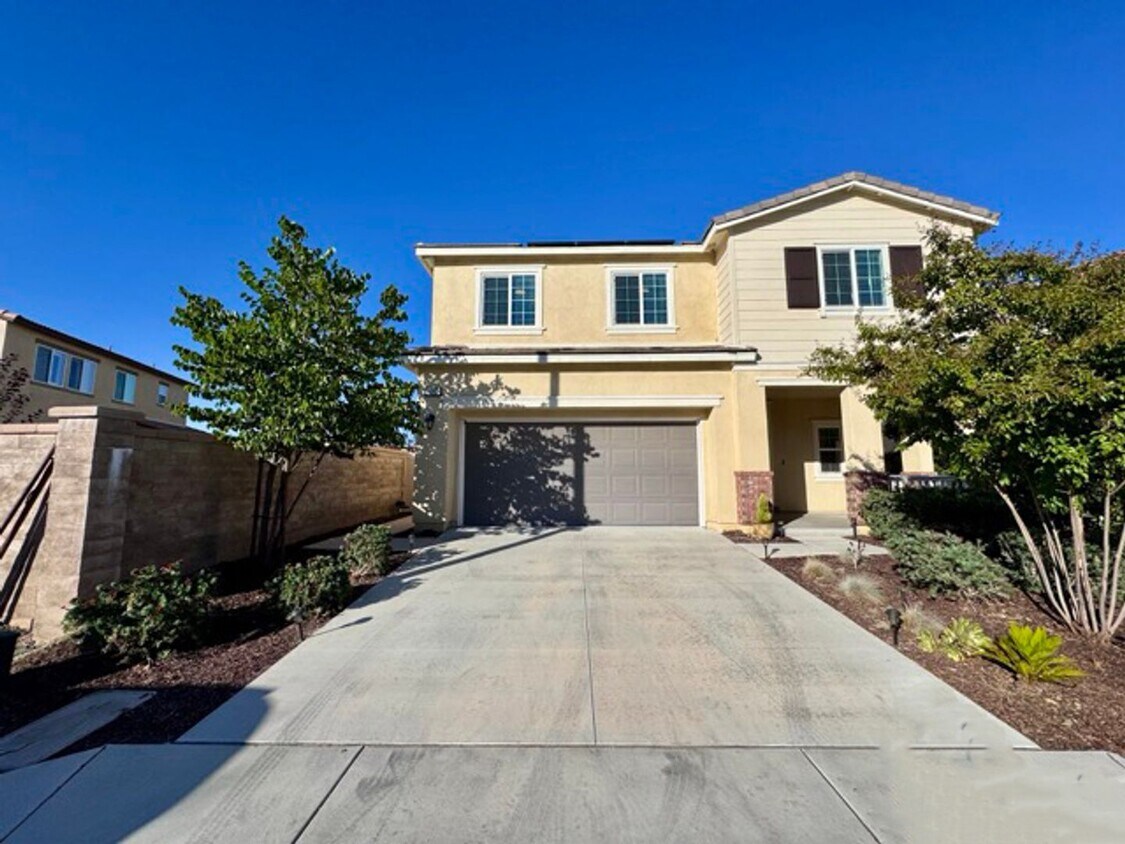 Foto principal - Spacious 3 Bedroom Home in Santa Rosa High...
