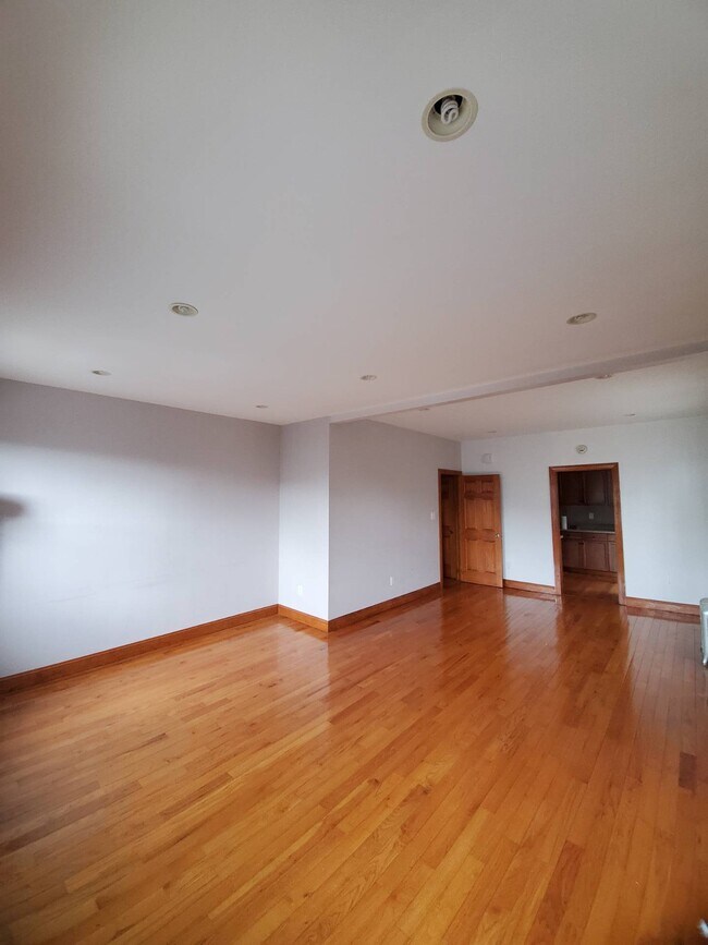 Building Photo - 39-48-48 65th Pl