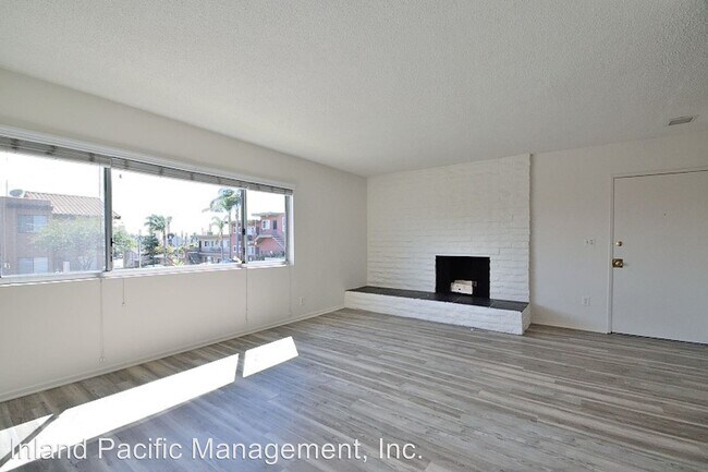 Building Photo - 901 E Grand Ave