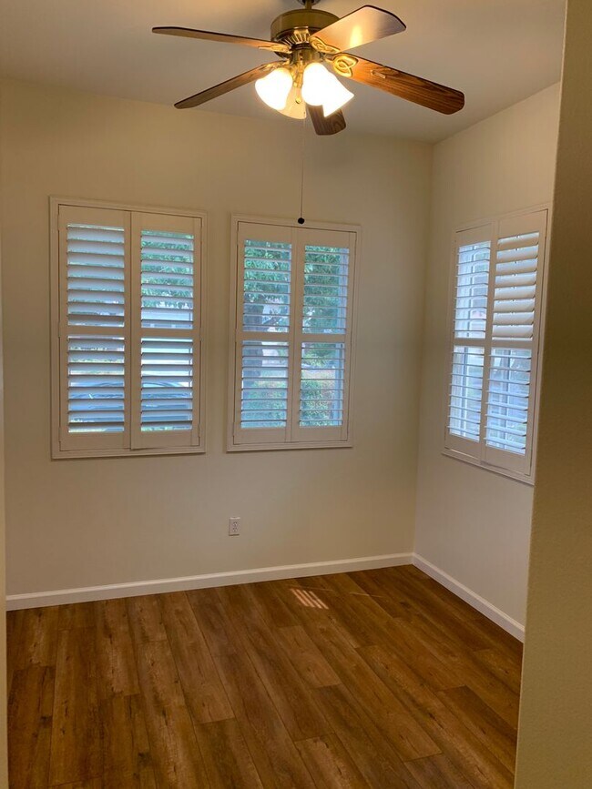 Foto del edificio - Beautiful 4 Bedroom 3 Bath Brentwood Home