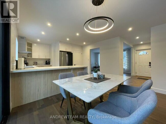 Building Photo - 382 Lynett Crescent