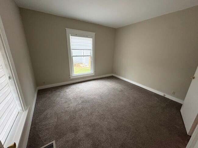 Building Photo - 1107 S Main St