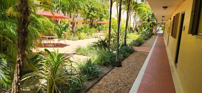 Foto del edificio - 7805 Camino Real