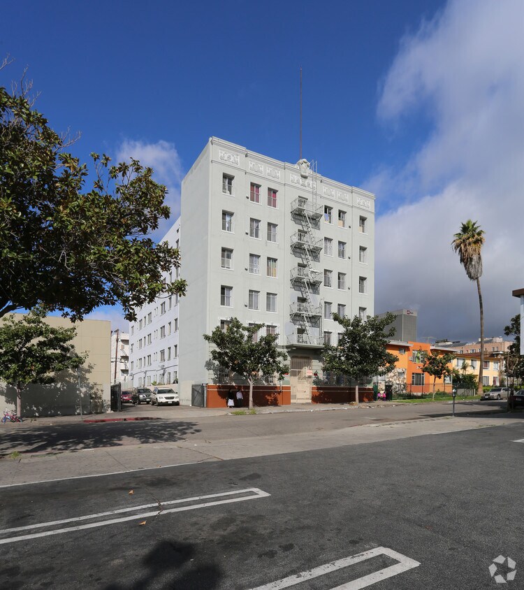 Building Photo - 757 S Berendo St