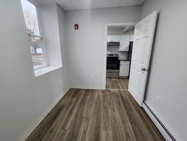 Building Photo - 151 S Main St