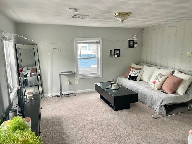 Building Photo - 23 Fisher St