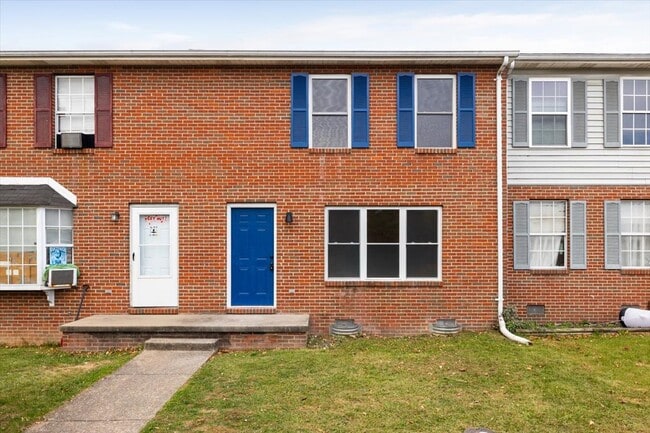 Building Photo - 513 Buckingham Dr