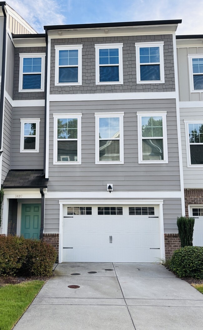 Building Photo - 1437 Salem Creek Dr