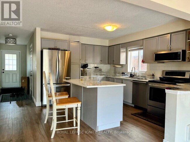 Photo du bâtiment - 737 Grand Banks Dr